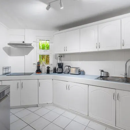 Lakaz Del Sol - Modern And Elegant Apartments With Luxurious Garden, Pool And Barbecue Area - Tourism Permit Certified Tamarin Exterior photo