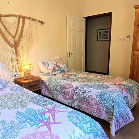 Lakaz Del Sol - Modern And Elegant Apartments With Luxurious Garden, Pool And Barbecue Area - Tourism Permit Certified Tamarin Room photo