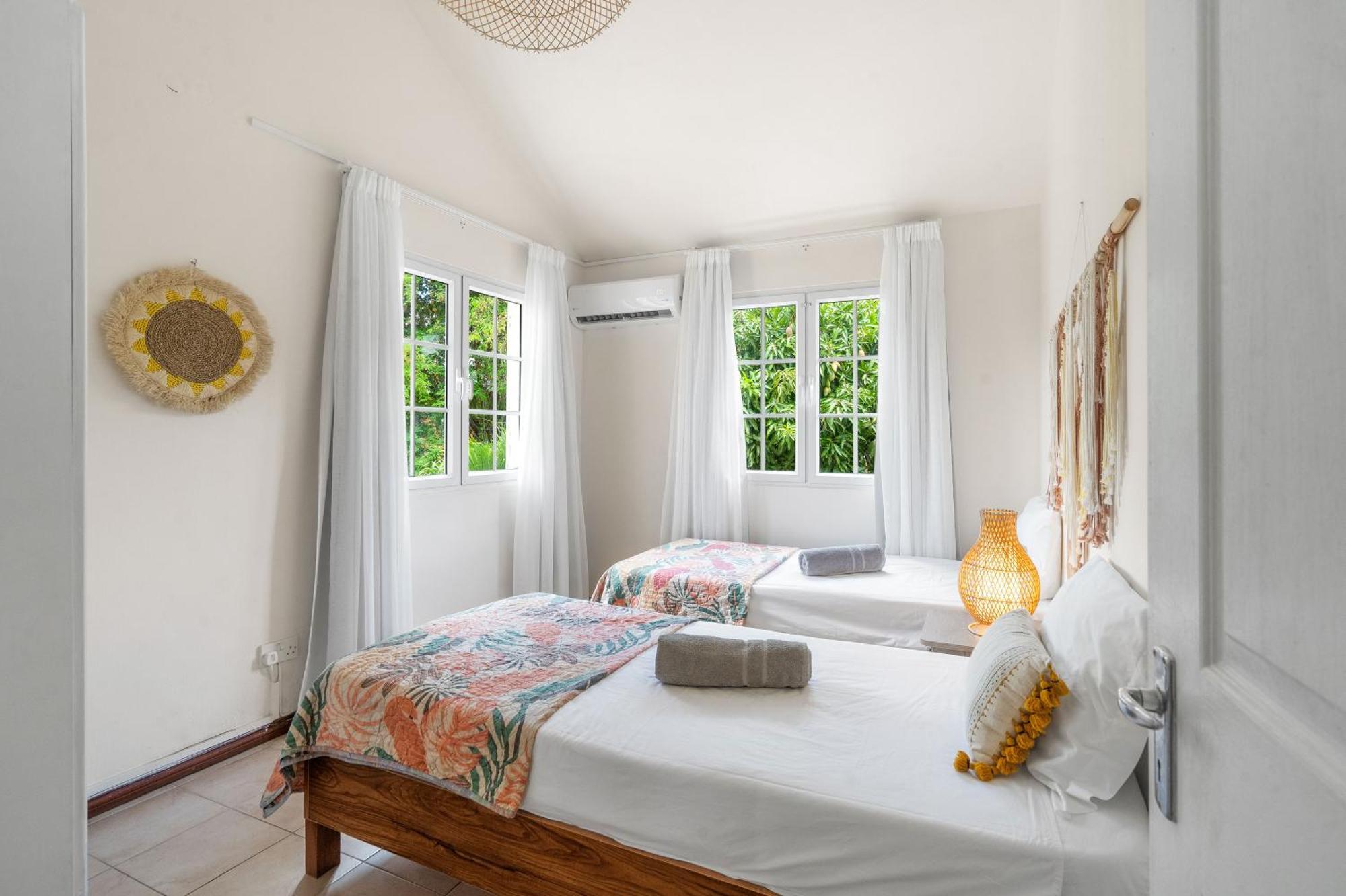 Appartement Lakaz Del Sol - Modern And Elegant With Luxurious Garden, Pool And Barbecue Area - Tourism Permit Certified