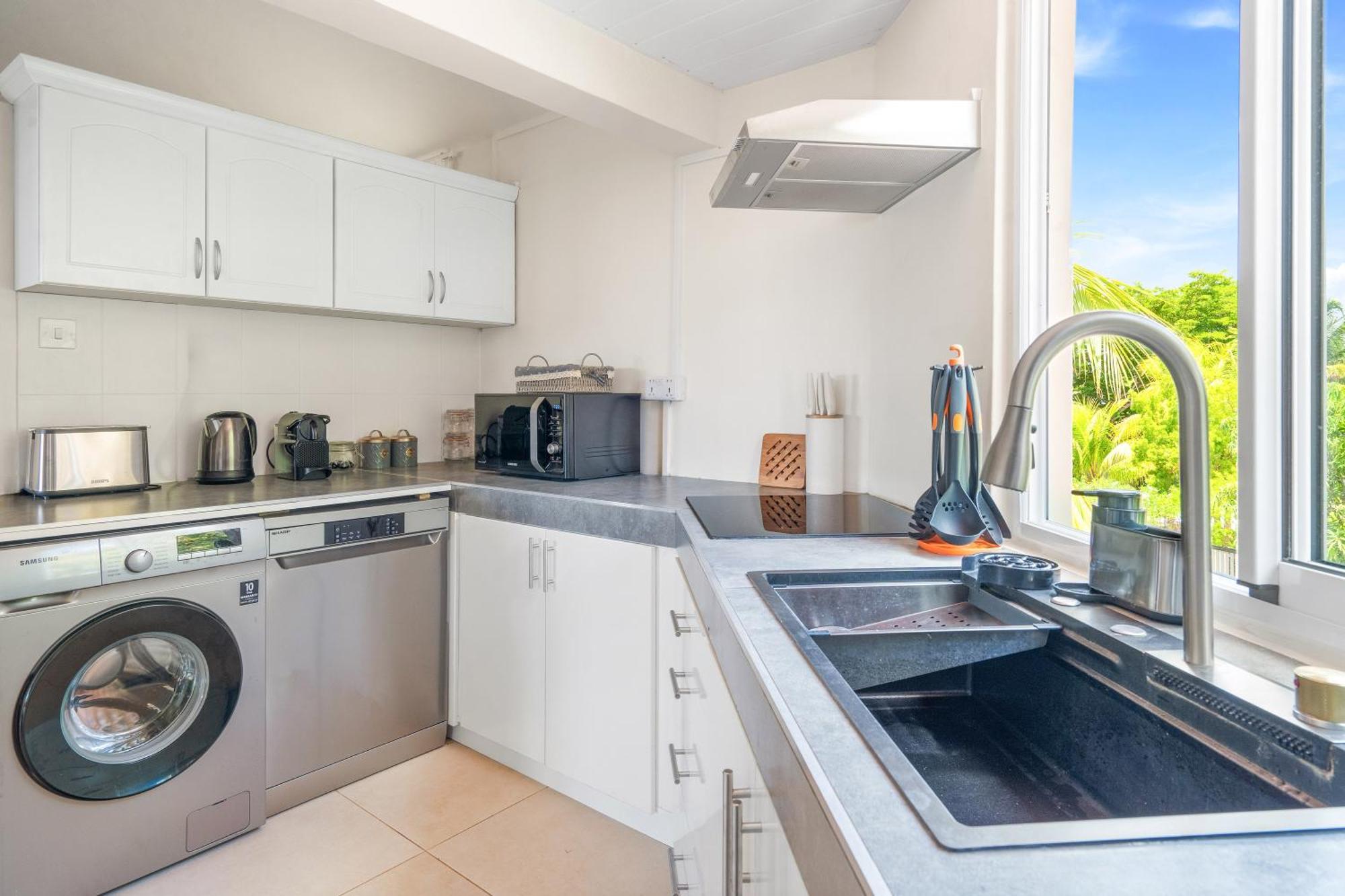 Lakaz Del Sol - Modern And Elegant With Luxurious Garden, Pool And Barbecue Area - Tourism Permit Certified Appartement Tamarin